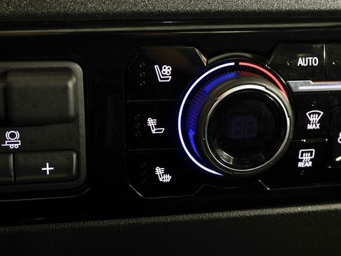 Used 2025 Chevrolet Silverado 2500 ZR2 w/ Technology Package image 23