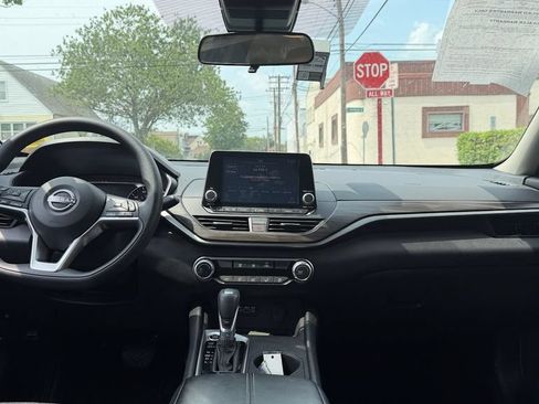 Used 2025 Nissan Altima 2.5 SV FWD image 30