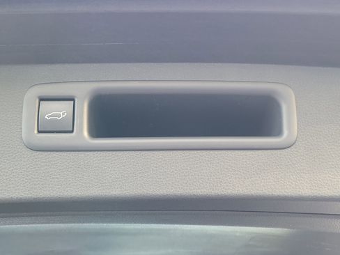 Certified 2024 Toyota Highlander LE AWD/4WD image 11