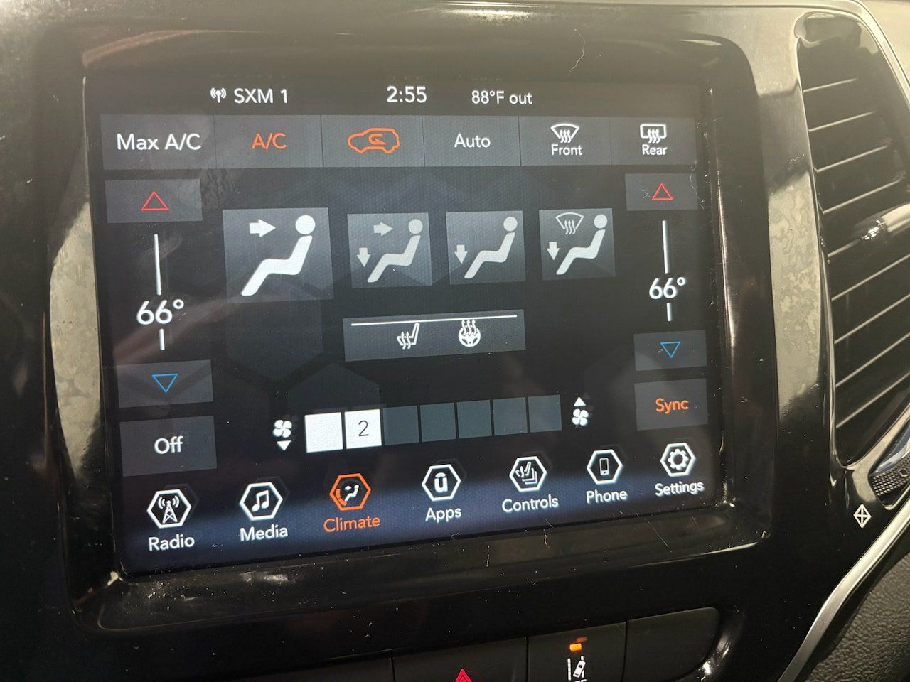 Used 2022 Jeep Cherokee Limited w/ Mopar Interior Package AWD/4WD image 21