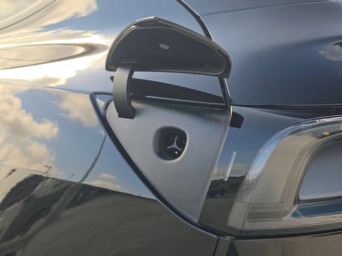 Used 2026 Tesla Model Y 2WD image 33