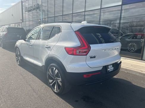 Certified 2025 Volvo XC40 B5 Plus image 3