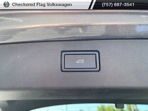 Used 2025 Volkswagen Tiguan SE FWD image 30