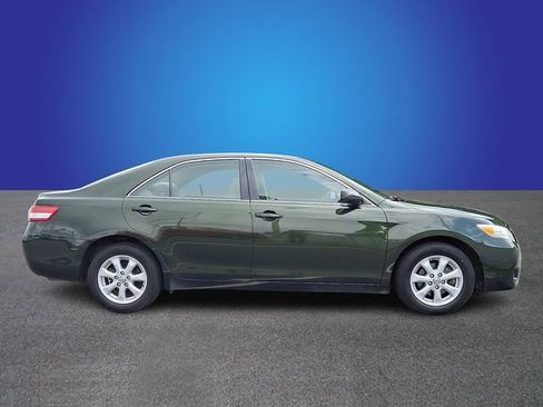 Used 2010 Toyota Camry LE FWD image 4