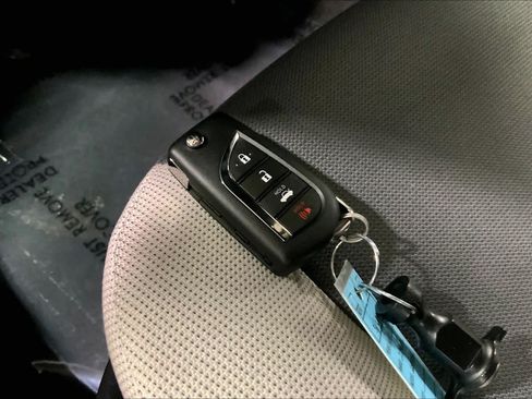 Used 2025 Toyota Corolla LE FWD image 15