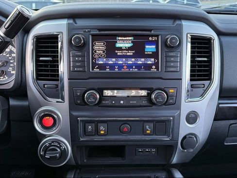 Used 2019 Nissan Titan SV w/ SV Convenience Package image 18