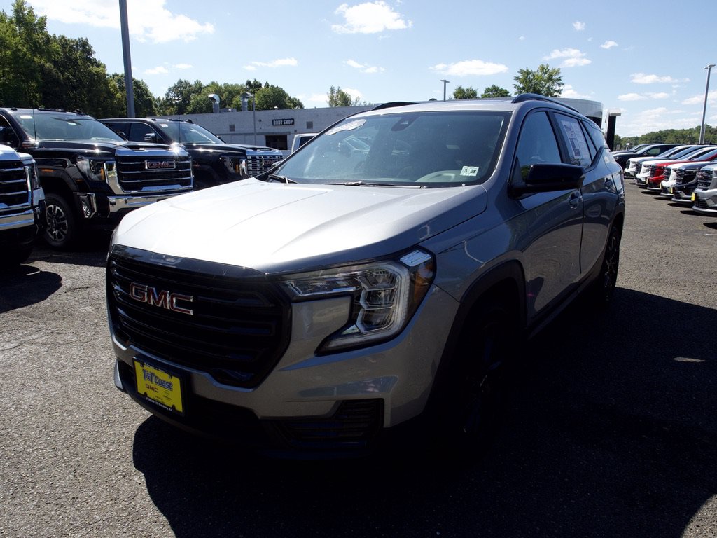 Certified 2023 GMC Terrain SLE w/ Driver Convenience Package AWD/4WD image 1
