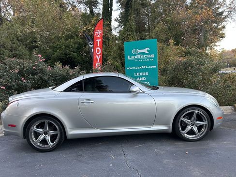 Used 2004 Lexus SC 430 Convertible image 2