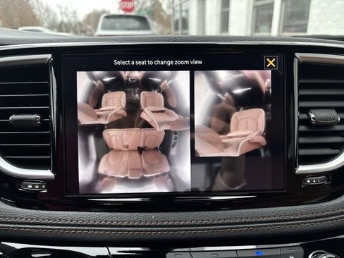 New 2026 Chrysler Pacifica Pinnacle image 21