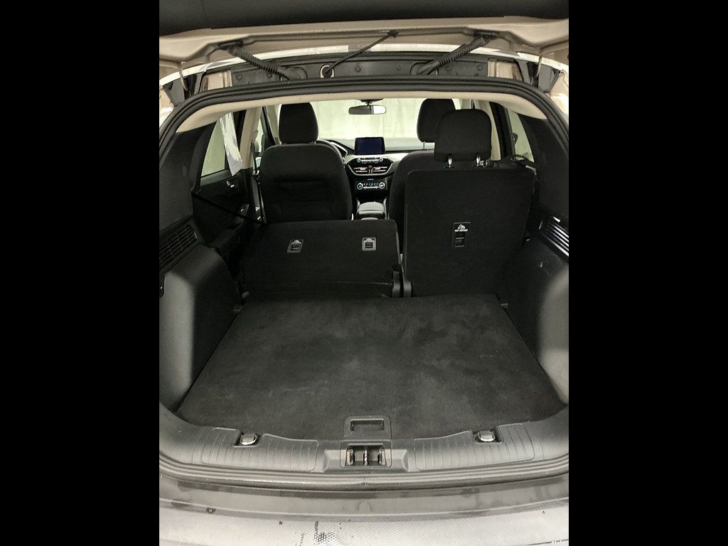 Used 2020 Ford Escape SE FWD image 18