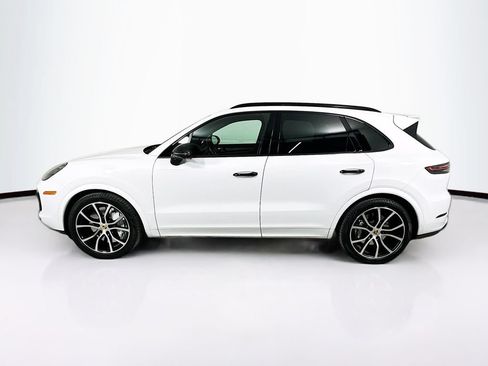 Used 2019 Porsche Cayenne Turbo w/ Premium Plus Package AWD/4WD image 9