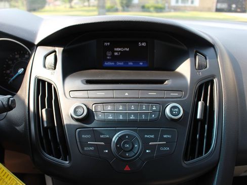 Used 2015 Ford Focus SE w/ SE Sport Package FWD image 24