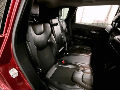 Used 2020 Jeep Cherokee Latitude Plus image 27