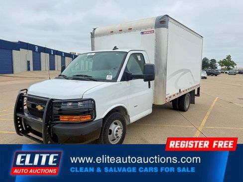Used 2020 Chevrolet Express 3500 w/ Driver Convenience Package RWD image 3