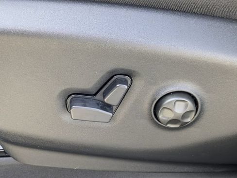 New 2026 Chrysler Pacifica Select FWD image 19