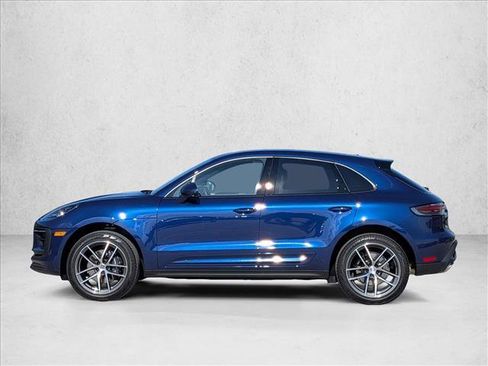 Used 2025 Porsche Macan image 2
