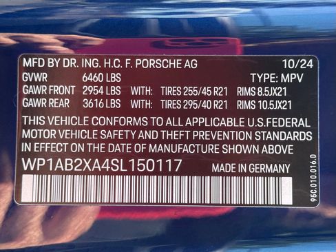 Used 2025 Porsche Macan 4S Electric AWD/4WD image 38