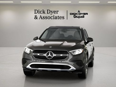Used 2025 Mercedes-Benz GLC 350e 4MATIC image 36