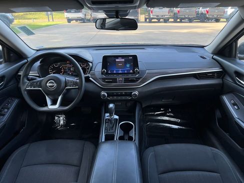 Used 2024 Nissan Altima 2.5 SV image 13
