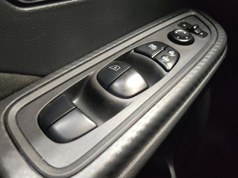 Used 2021 Nissan Versa SV FWD image 27