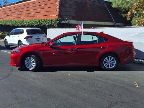 Certified 2025 Toyota Camry LE image 3