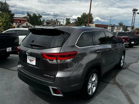 Used 2019 Toyota Highlander Limited AWD/4WD image 2