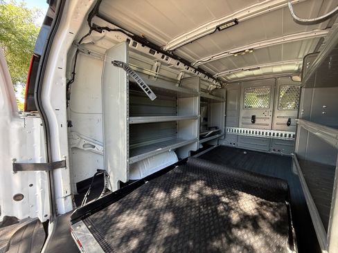 Used 2015 Chevrolet Express 2500 RWD image 24