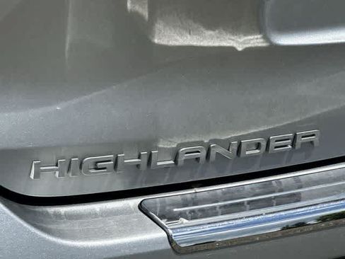 Used 2023 Toyota Highlander LE w/ Protection Package #3 (TMS) FWD image 17