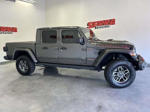 Used 2025 Jeep Gladiator Mojave AWD/4WD image 2
