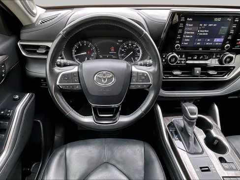 Used 2020 Toyota Highlander Limited FWD image 6