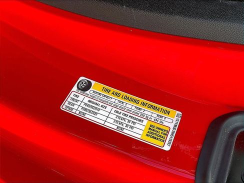 Used 2017 Chevrolet Corvette Stingray Convertible RWD image 19