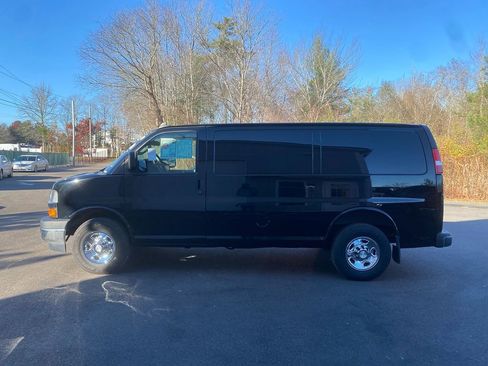 Used 2019 Chevrolet Express 2500 w/ Driver Convenience Package image 9