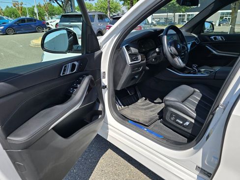 Used 2021 BMW X5 xDrive40i w/ M Sport Package AWD/4WD image 14