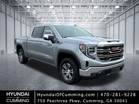 Used 2025 GMC Sierra 1500 SLT image 1