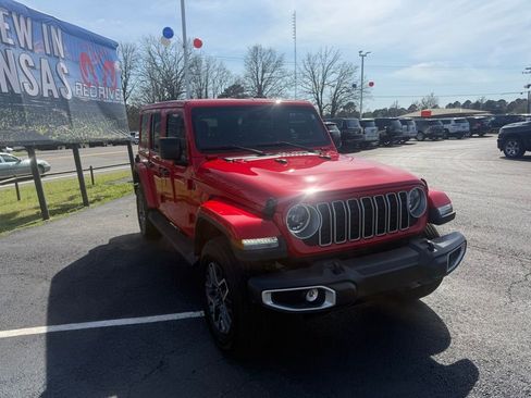 Used 2025 Jeep Wrangler Sahara image 3