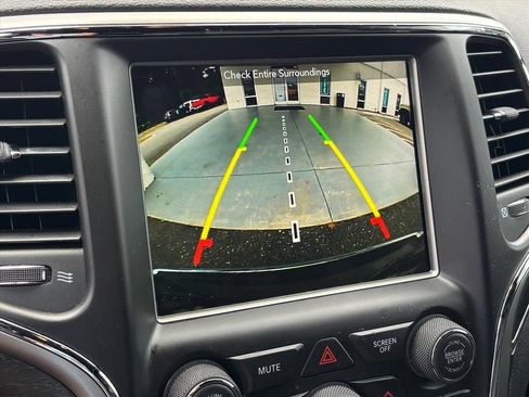 Used 2018 Jeep Grand Cherokee Limited AWD/4WD image 6
