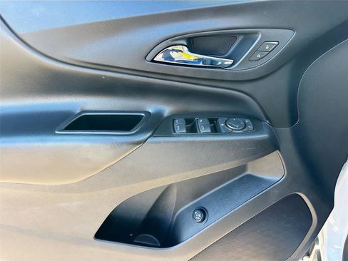 Used 2022 Chevrolet Equinox LT w/ Driver Convenience Package image 17