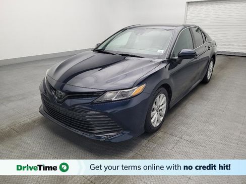 Used 2020 Toyota Camry LE image 1