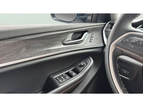 Used 2023 Jeep Grand Cherokee L Limited AWD/4WD image 33