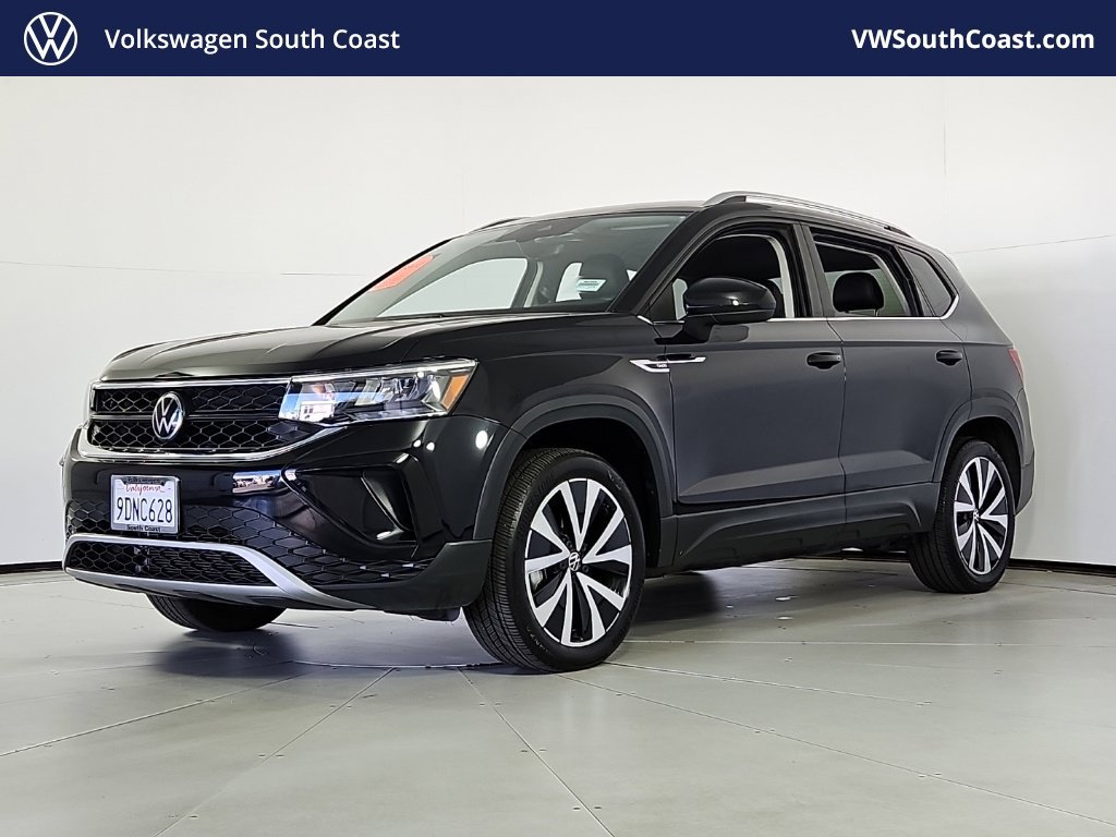 Certified 2023 Volkswagen Taos SE FWD image 1