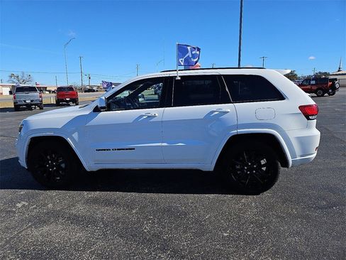 Used 2020 Jeep Grand Cherokee Altitude image 3