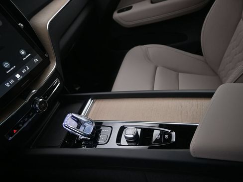 New 2026 Volvo XC60 B5 Plus w/ Protection Package Premier AWD/4WD image 16