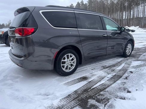 Used 2017 Chrysler Pacifica Touring Plus FWD image 4