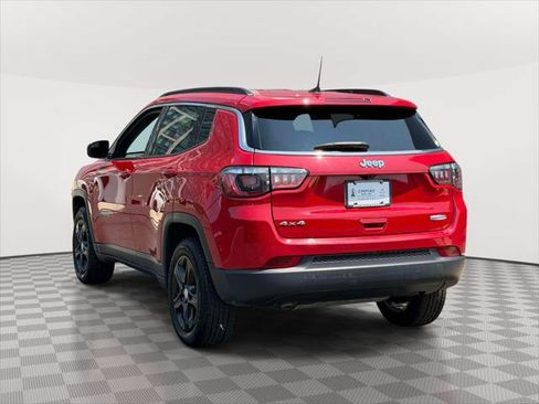 Used 2024 Jeep Compass Latitude AWD/4WD image 5