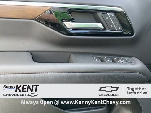 Used 2026 Chevrolet Suburban High Country w/ Sun And Tow Package image 31