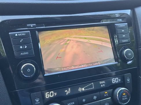 Used 2018 Nissan Rogue SV AWD/4WD image 37