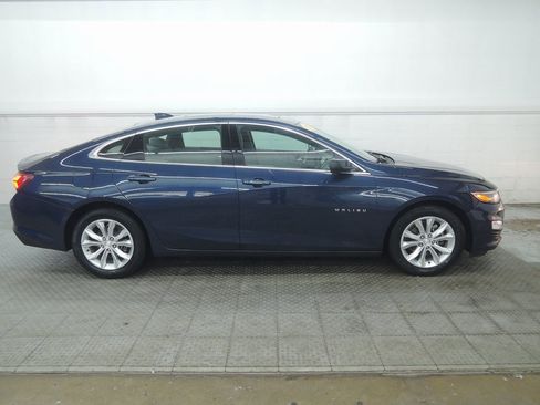 Used 2019 Chevrolet Malibu LT image 2