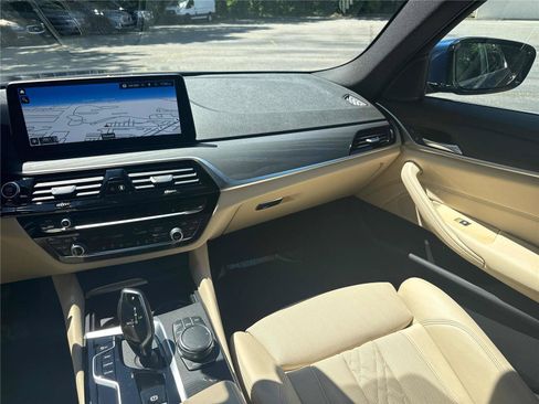 Used 2023 BMW 530i w/ Convenience Package RWD image 15