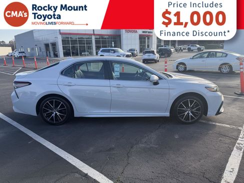 Used 2024 Toyota Camry SE w/ Convenience Package image 8