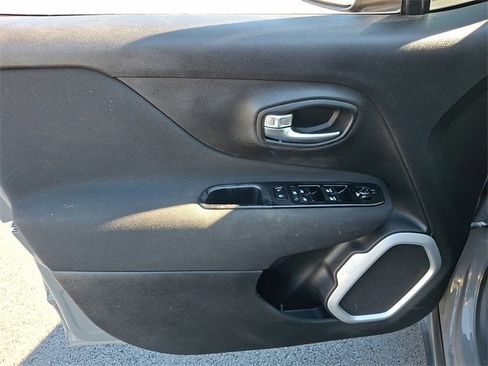 Used 2021 Jeep Renegade Latitude image 15